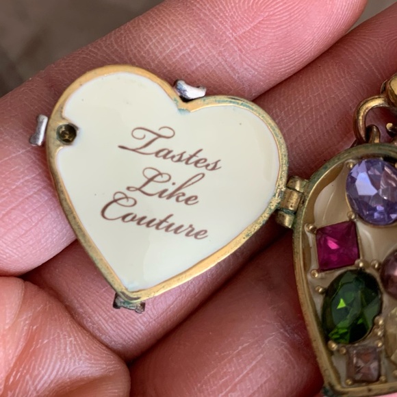 Retired Juicy Couture 2009 Limited Edition Valentine Box of Chocolates Charm - Picture 2 of 13